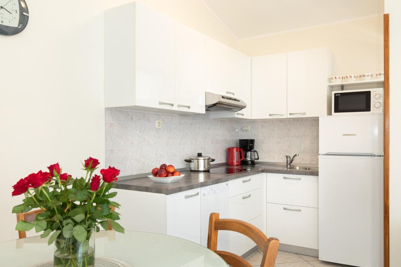 Apartments Dujmovic Ivo 1 Baska  Exterior photo